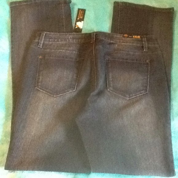 NEW w/TAGS - KHLOE- CURVY-SLIM BOOT premium jeans - Picture 3 of 8
